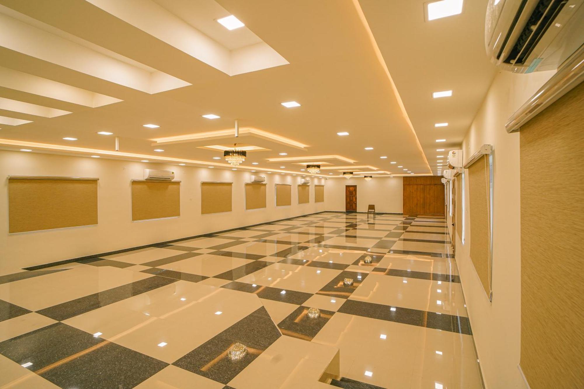 Tpc Camphor Hotel Tiruchirappalli Ngoại thất bức ảnh